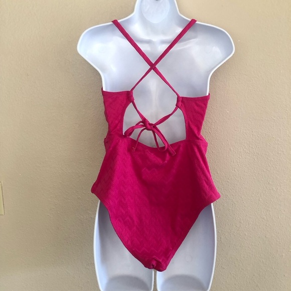 Cupshe Textured Wrapped Crossback Cut Out Molded Cups One Piece Swimsuit Size M - Picture 5 of 14